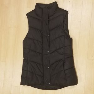 GAP black puffer vest